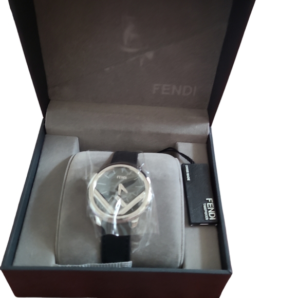 💕HP💕💯Authentic Fendi Run Away Watch💕 - Picture 7 of 11